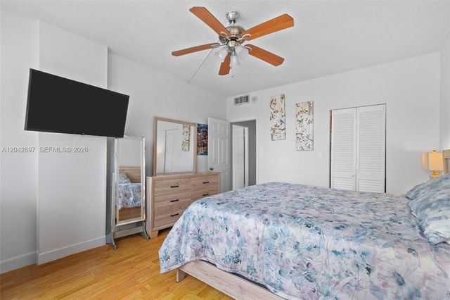 1817 S Ocean Dr PH28, Hallandale Beach, FL 33009