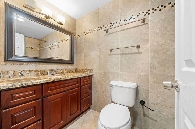 1817 S Ocean Dr PH28, Hallandale Beach, FL 33009