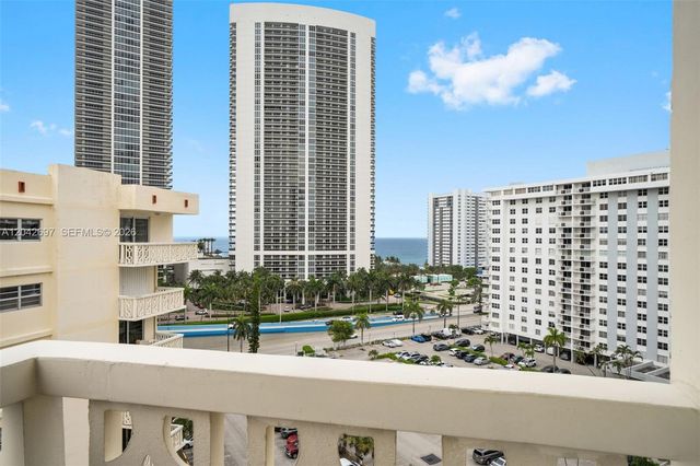 1817 S Ocean Dr PH28, Hallandale Beach, FL 33009