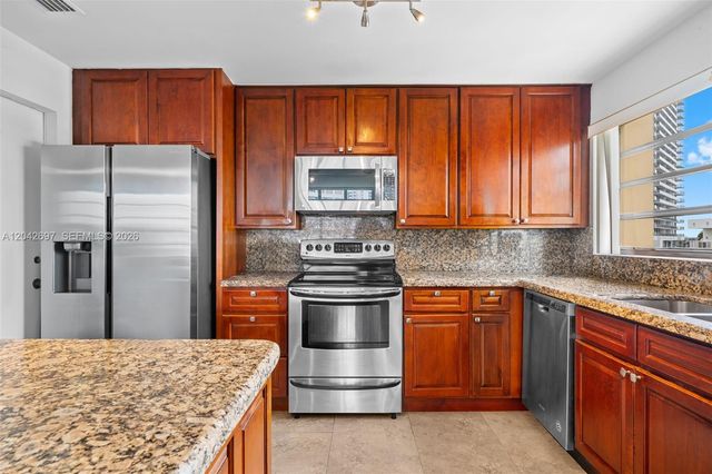 1817 S Ocean Dr PH28, Hallandale Beach, FL 33009