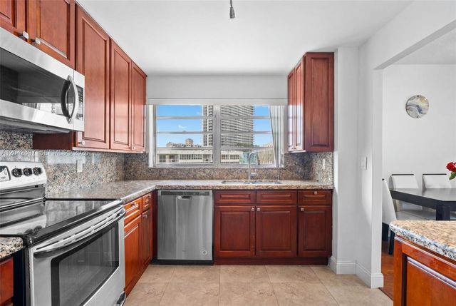 1817 S Ocean Dr PH28, Hallandale Beach, FL 33009