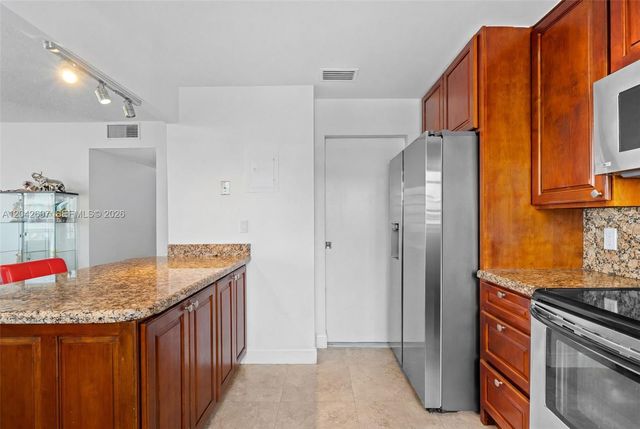 1817 S Ocean Dr PH28, Hallandale Beach, FL 33009
