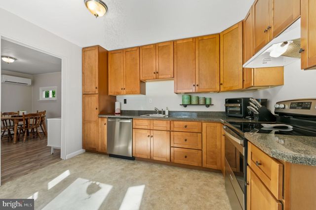 806 WOODLAND AVE, Wilmington, DE 19808