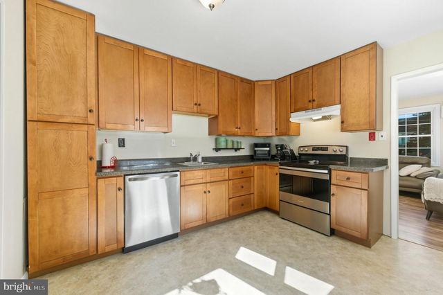 806 WOODLAND AVE, Wilmington, DE 19808