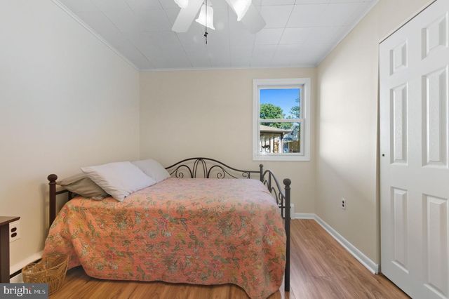 806 WOODLAND AVE, Wilmington, DE 19808