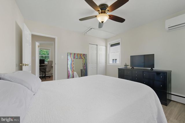 806 WOODLAND AVE, Wilmington, DE 19808