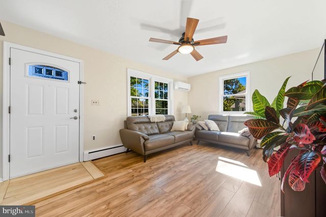 806 WOODLAND AVE, Wilmington, DE 19808