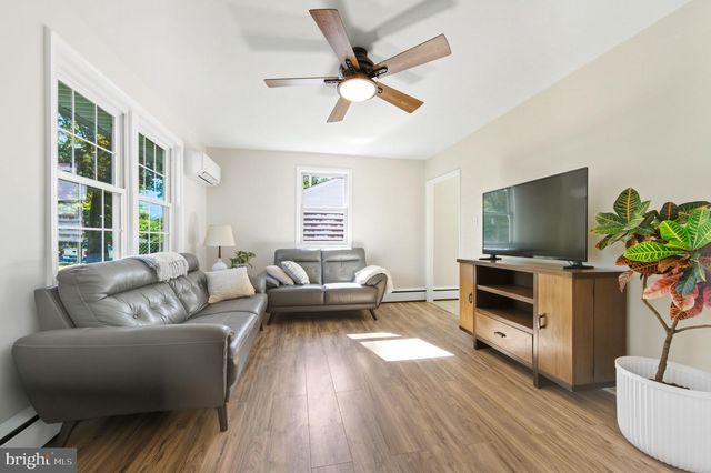 806 WOODLAND AVE, Wilmington, DE 19808