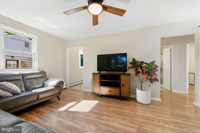 806 WOODLAND AVE, Wilmington, DE 19808