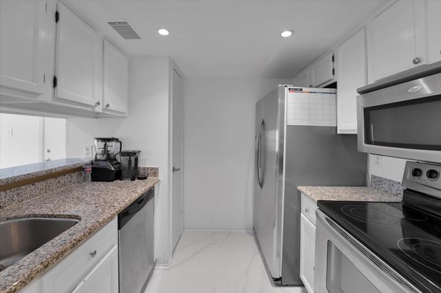 2601 Augusta Drive 24, Houston, TX 77057