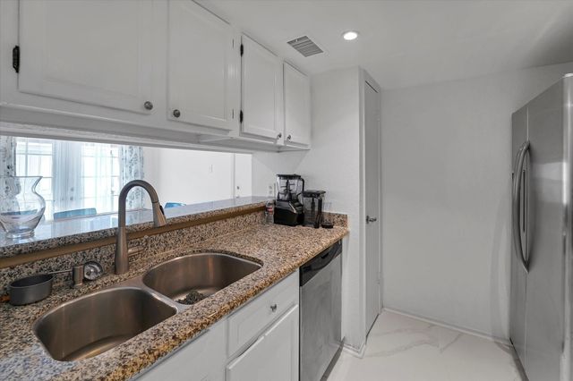 2601 Augusta Drive 24, Houston, TX 77057