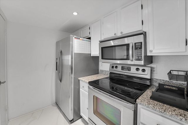 2601 Augusta Drive 24, Houston, TX 77057