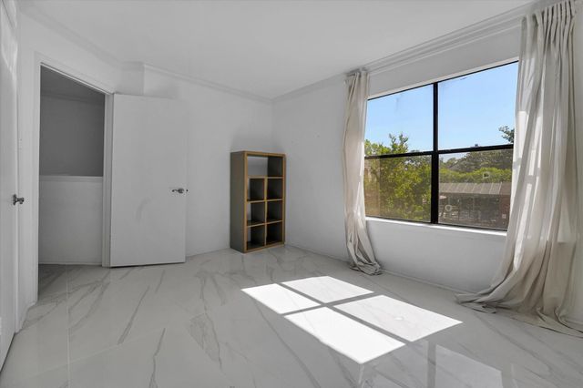 2601 Augusta Drive 24, Houston, TX 77057