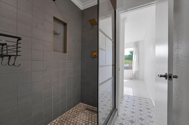 2601 Augusta Drive 24, Houston, TX 77057