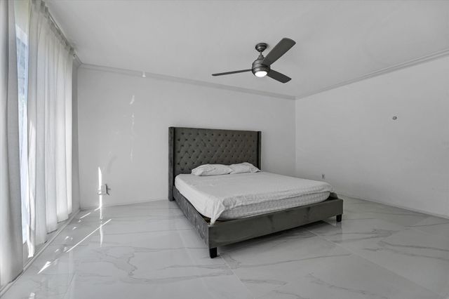 2601 Augusta Drive 24, Houston, TX 77057