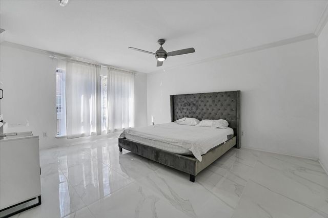 2601 Augusta Drive 24, Houston, TX 77057