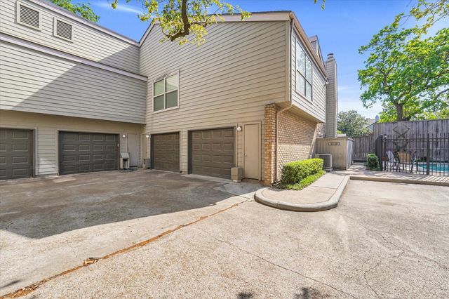 2601 Augusta Drive 24, Houston, TX 77057
