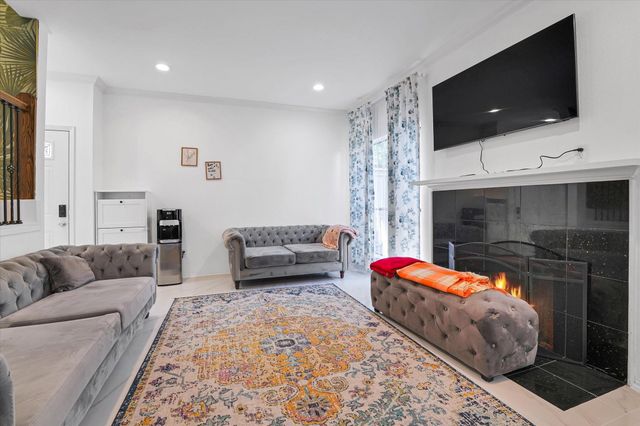 2601 Augusta Drive 24, Houston, TX 77057