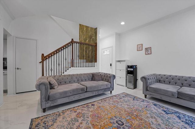 2601 Augusta Drive 24, Houston, TX 77057