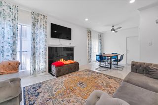 2601 Augusta Drive 24, Houston, TX 77057