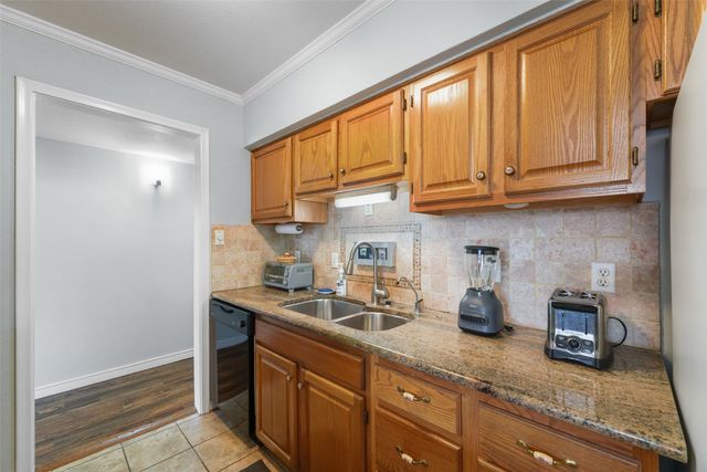 3218 Modella Avenue, Dallas, TX 75229