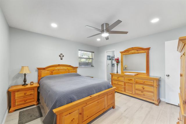 3218 Modella Avenue, Dallas, TX 75229