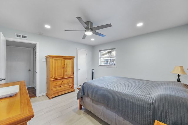 3218 Modella Avenue, Dallas, TX 75229