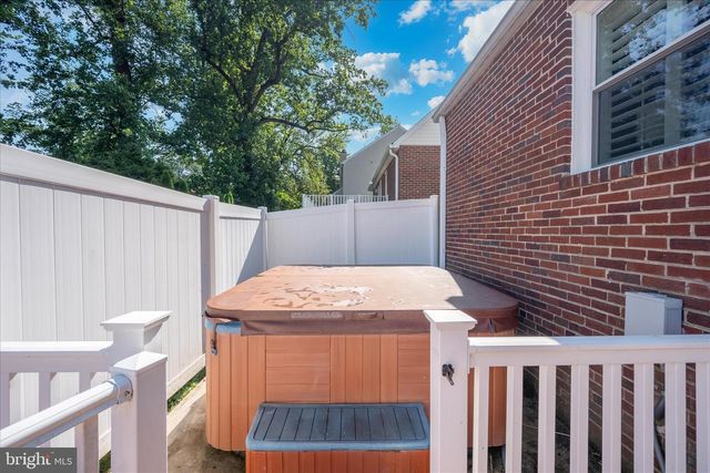 2021 LANSDOWNE WAY, Silver Spring, MD 20910