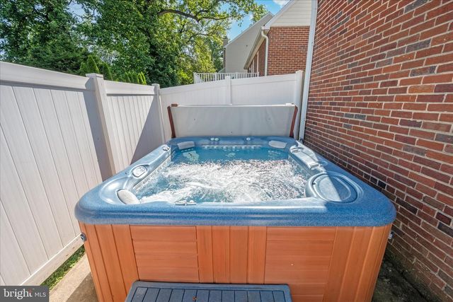 2021 LANSDOWNE WAY, Silver Spring, MD 20910