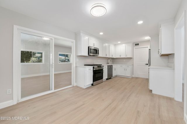 18 Bendix Lane, Willingboro, NJ 08046