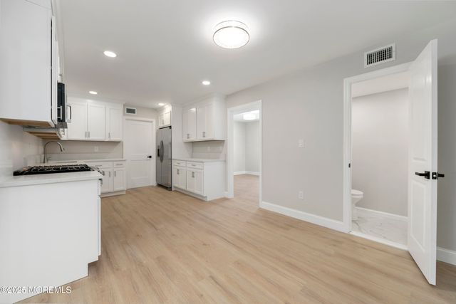 18 Bendix Lane, Willingboro, NJ 08046