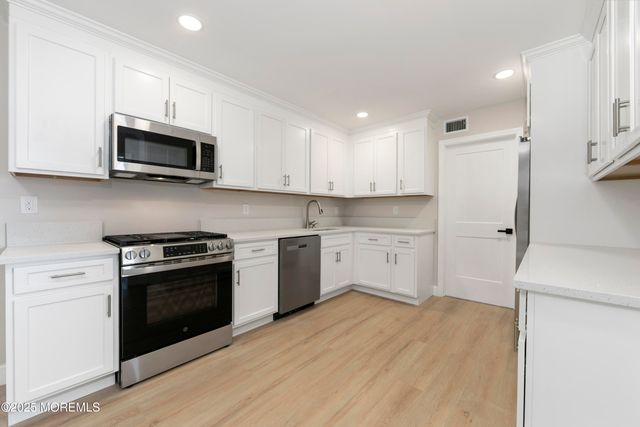 18 Bendix Lane, Willingboro, NJ 08046