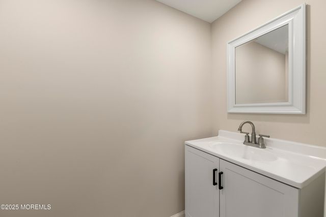 18 Bendix Lane, Willingboro, NJ 08046