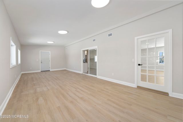 18 Bendix Lane, Willingboro, NJ 08046