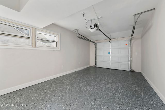 18 Bendix Lane, Willingboro, NJ 08046