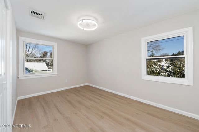 18 Bendix Lane, Willingboro, NJ 08046