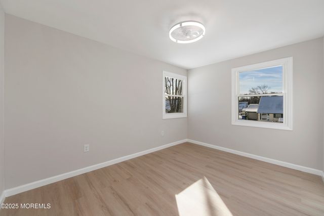 18 Bendix Lane, Willingboro, NJ 08046