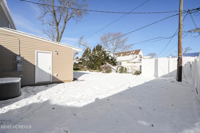 18 Bendix Lane, Willingboro, NJ 08046