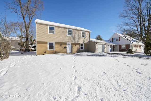 18 Bendix Lane, Willingboro, NJ 08046