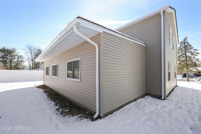 18 Bendix Lane, Willingboro, NJ 08046