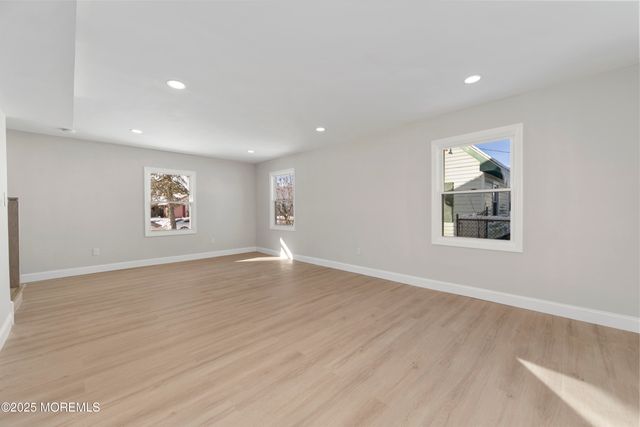 18 Bendix Lane, Willingboro, NJ 08046