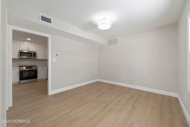 18 Bendix Lane, Willingboro, NJ 08046