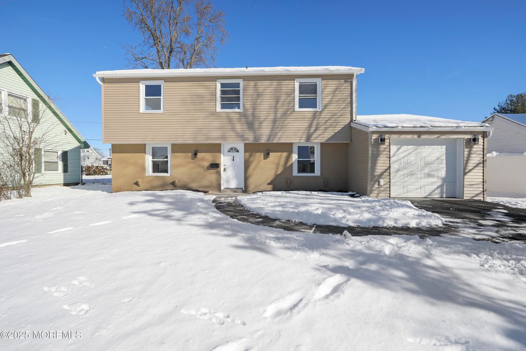 18 Bendix Lane, Willingboro, NJ 08046