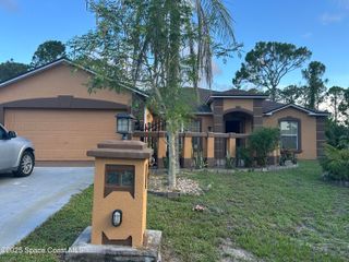 688 Whitecloud Street SW, Palm Bay, FL 32908