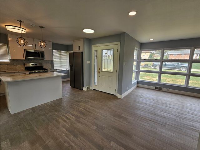 392 Center Grange Road, Center Twp, PA 15061