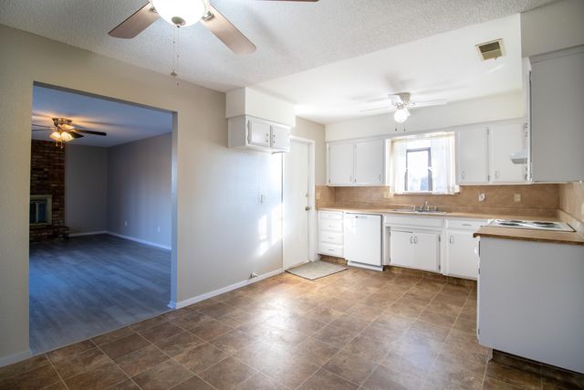 840 Sandra Lane, Porterville, CA 93257