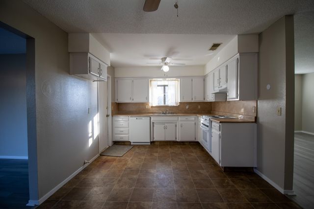 840 Sandra Lane, Porterville, CA 93257