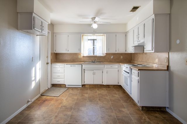 840 Sandra Lane, Porterville, CA 93257