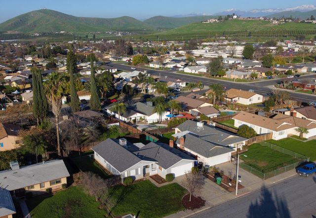 840 Sandra Lane, Porterville, CA 93257