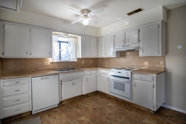 840 Sandra Lane, Porterville, CA 93257